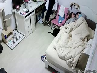 莞式-黑客破解家庭摄像头监控小夫妻在床上啪啪妹子奶子挺大男的太弱几分钟就完事了